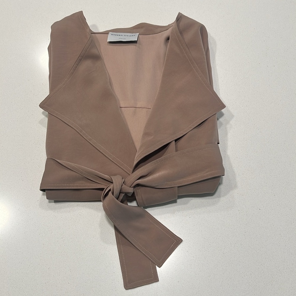Light Weight Trench from Modern Citizen with crepe-like fabric - Picture 9 of 9